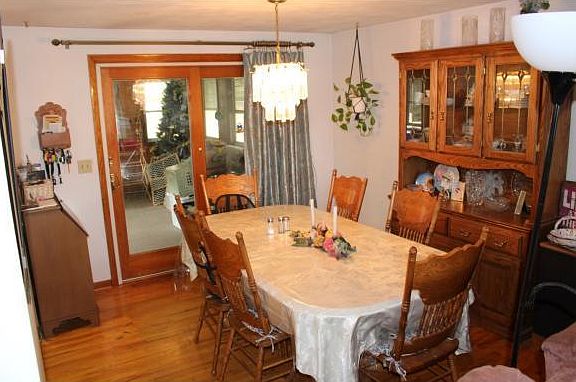 4th image of 847 Oak Hill Ave