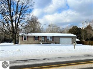 11960 Goose Rd, Honor, MI 49640