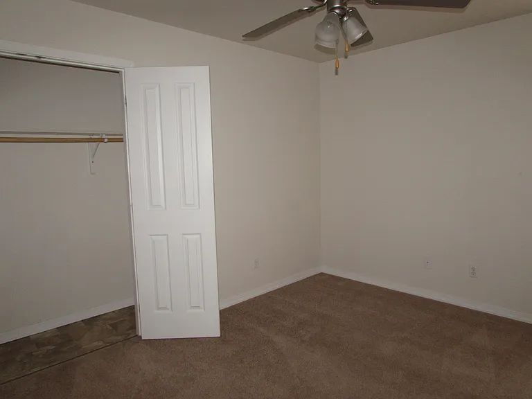 114 Andrews Dr — Photo 15