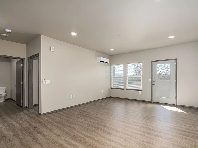 3024 E Jackson Ave — Photo 11