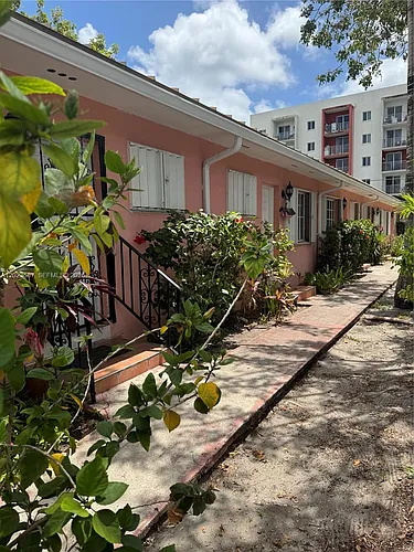 1020 SW 5th St #3 Photo 1