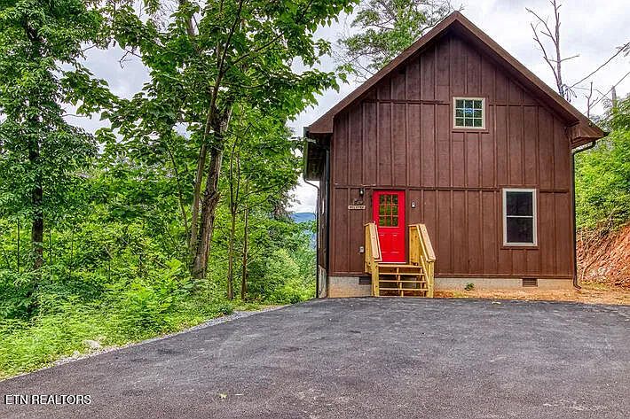 1st image of 631 Timber Ridge Rd