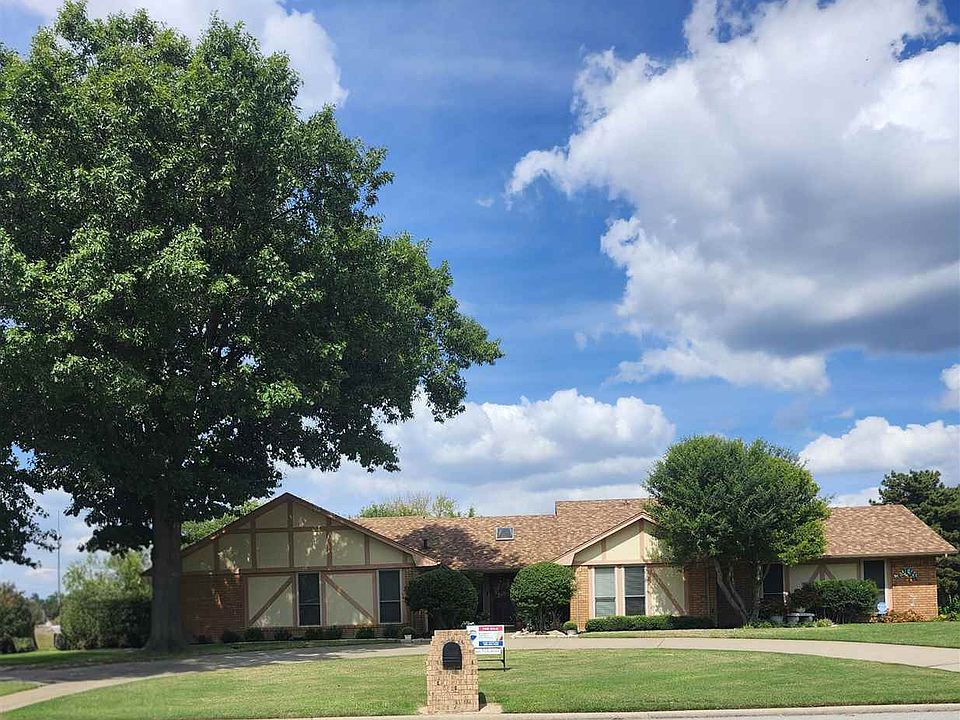1st image of 3006 NE Brentwood Dr