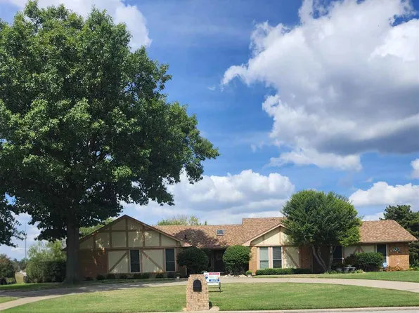 3006 NE Brentwood Dr, Lawton, OK 73507