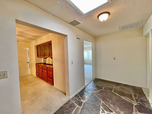 2nd image of 810 W Navajo Ln