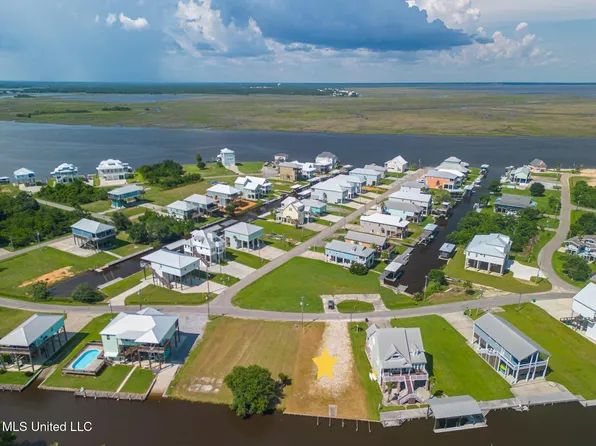 11130 Tahiti St, Bay Saint Louis, MS 39520