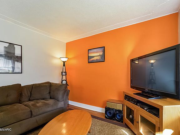 5th image of 1125 Cora St NW
