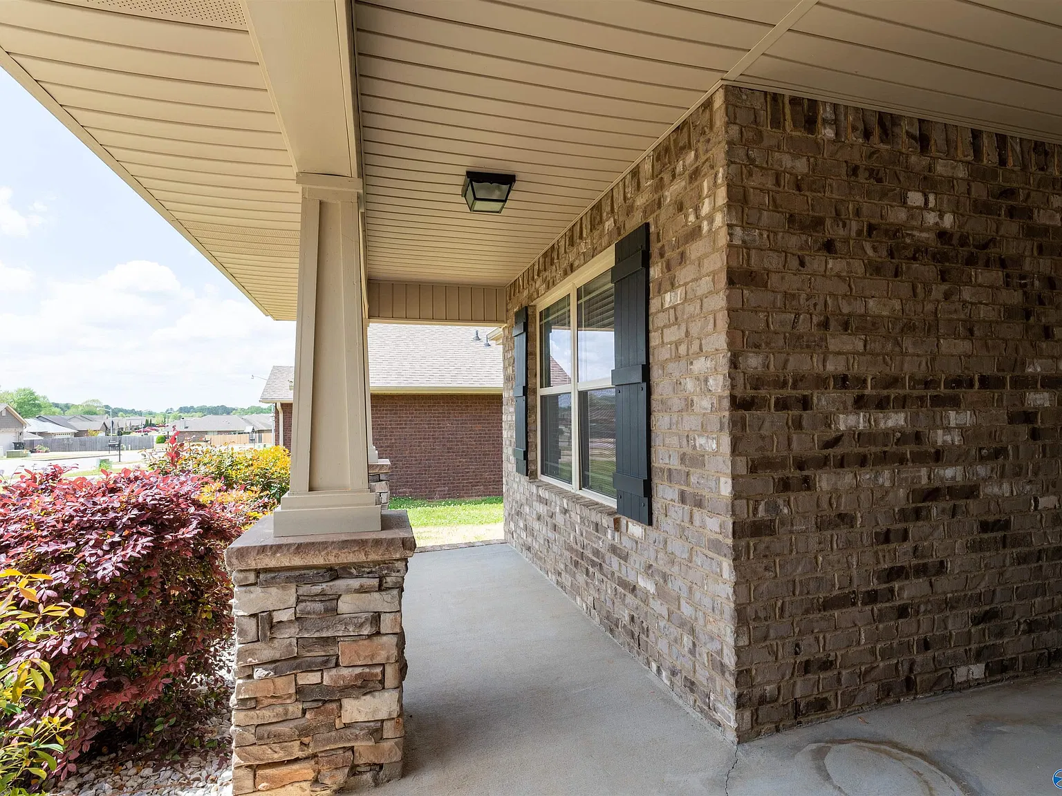 3 bed, 2.0 bath, 1770 sqft, $1,790 — Photo 2