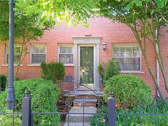 VINEWOOD ROAD KITCHEN ENTRY