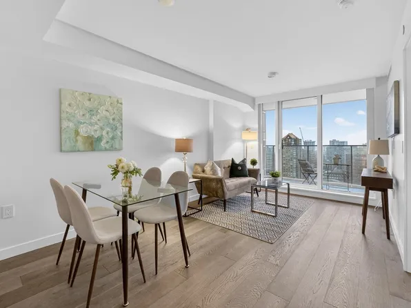 1111 Richards St #2701, Vancouver, BC V6B 0S3
