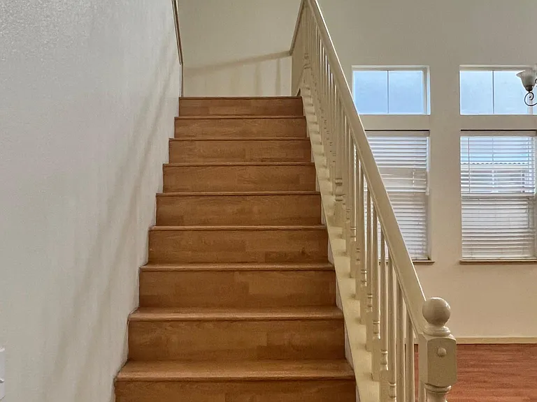 1717 Carousel Dr — Photo 4