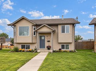 10 E Hansen Close, Sylvan Lake, AB T4S2P1