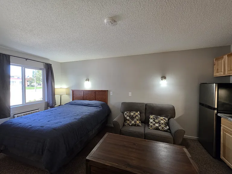590 Spruce St — Photo 11