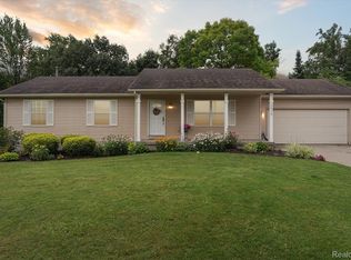 2475 W Thompson Rd, Fenton, MI 48430