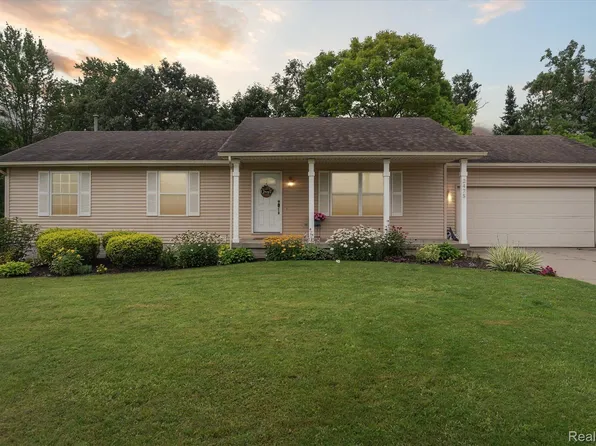 2475 W Thompson Rd, Fenton, MI 48430