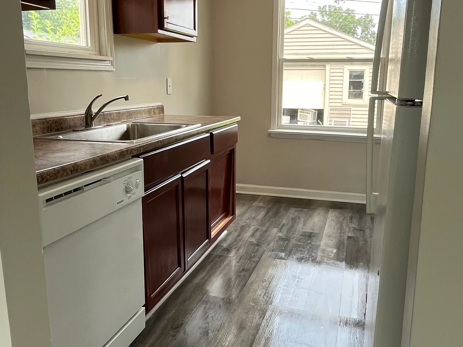 103 E Barrett Ave — Photo 4