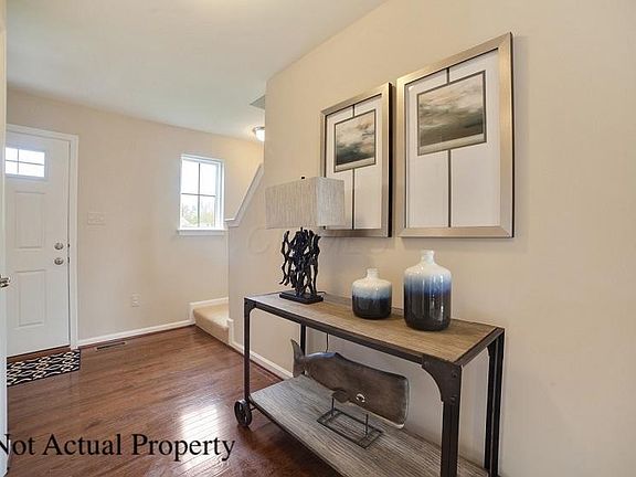 3rd image of 832 Wallace Dr