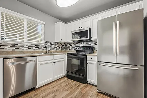 2536 White Oak Pl #5 Photo 1