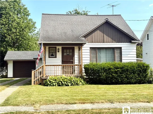 32 Willowbrook Ave, Dunkirk, NY 14048