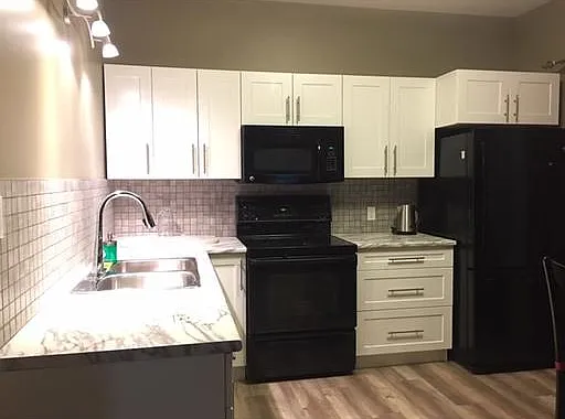 277 Eaton Dr #1A — Photo 2