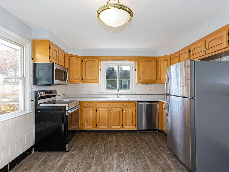 272 Hunyadi Ave #2 — Photo 9