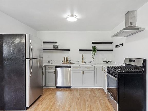 5th image of 1809 Esther St