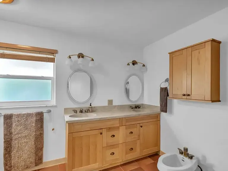 1821 E Barefoot Pl — Photo 7
