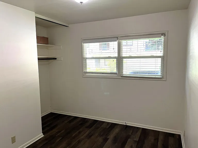 1467 Beverly Dr — Photo 8