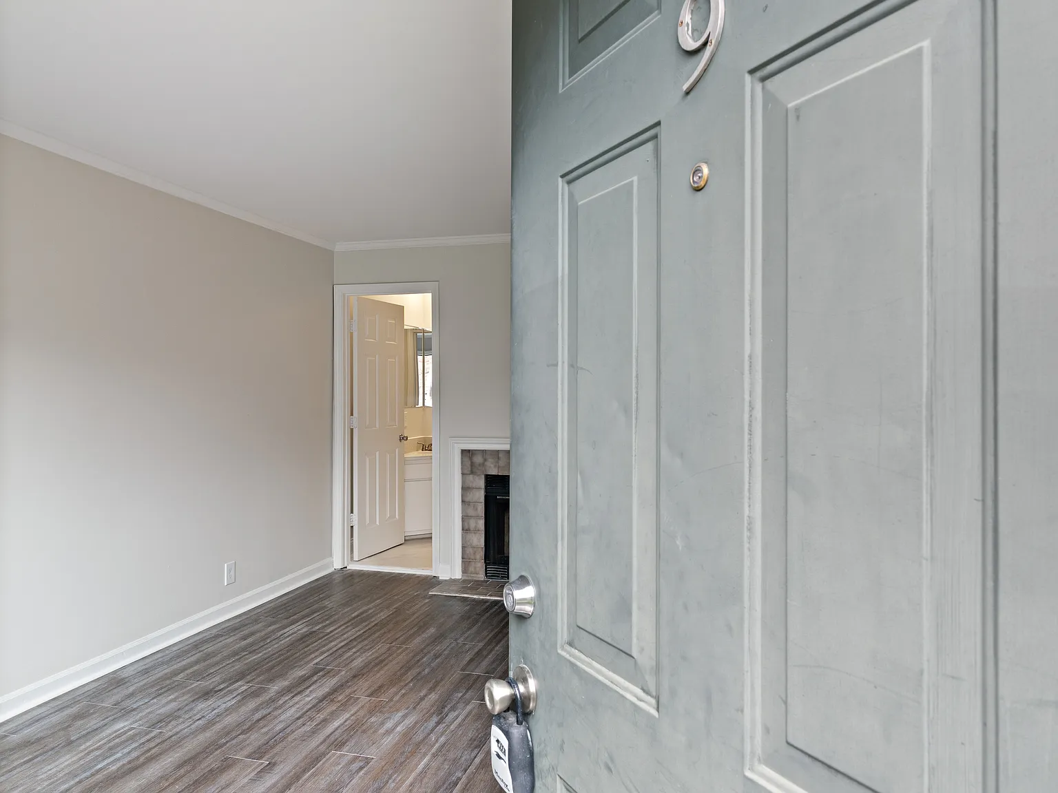 2 bed, 1.5 bath, 1250 sqft, $2,049 — Photo 3