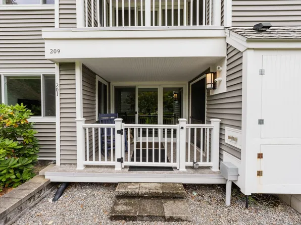 255 North Rd Unit 201, Chelmsford, MA 01824
