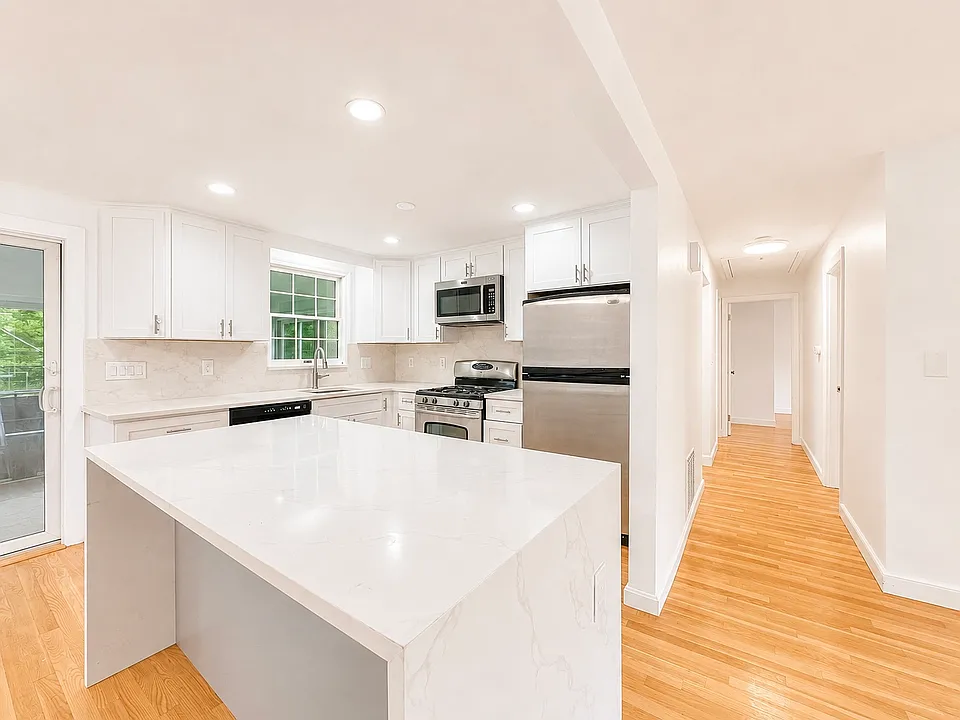18 Linda St