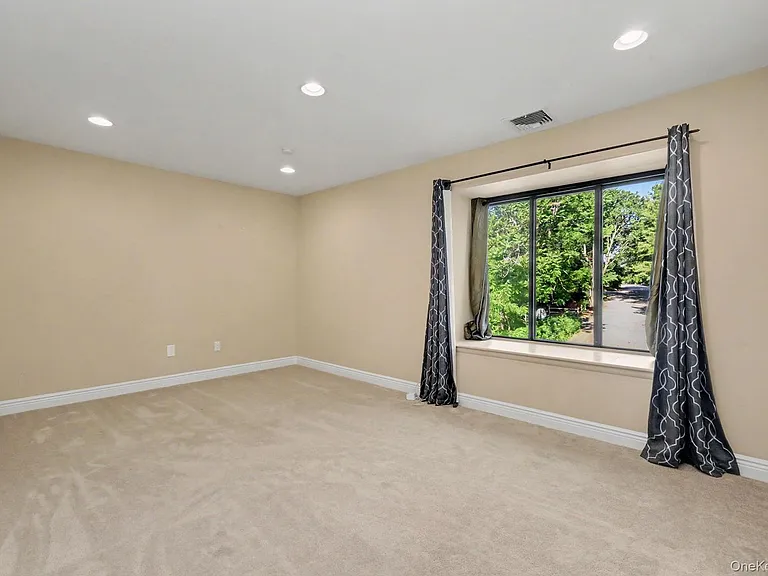 212 Old Farm Ln — Photo 20
