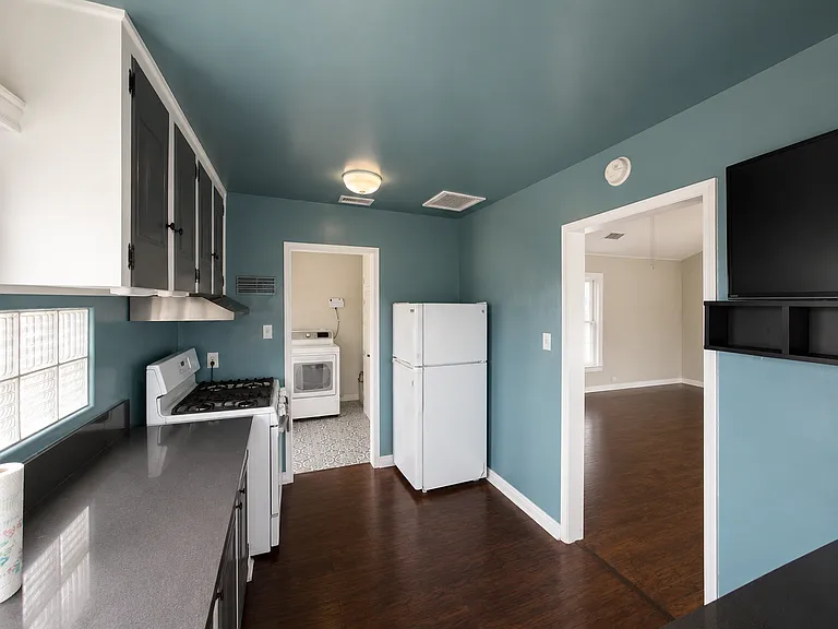 445 1/2 E Alisal Way — Photo 19