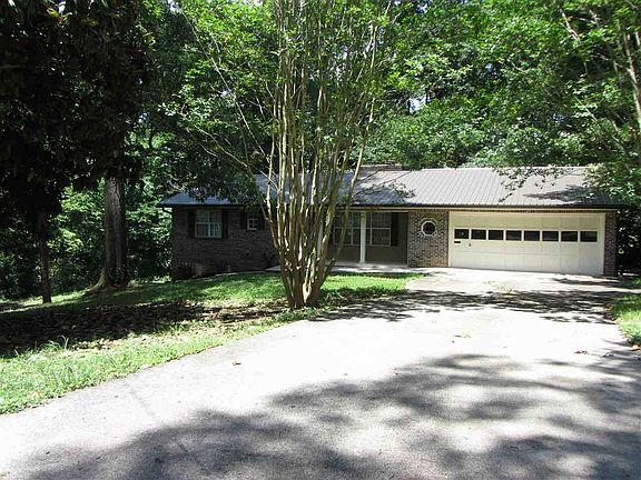 2nd image of 195 Phillips Dr NE