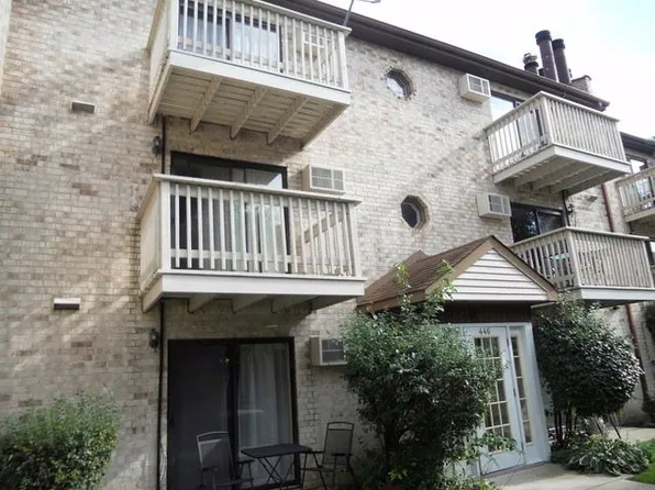 446 E Osage Ln #9-1A, Palatine, IL 60074