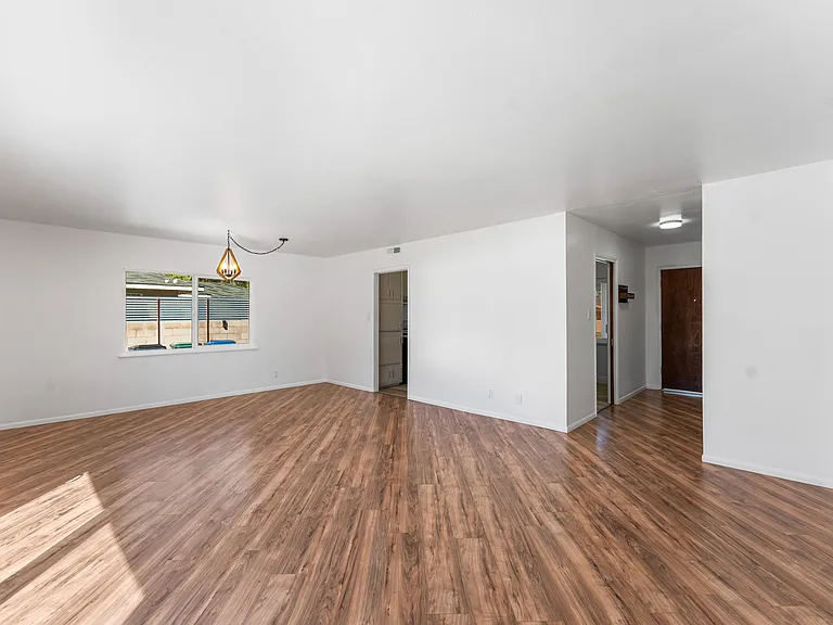 1326 W Avenue H10 — Photo 5
