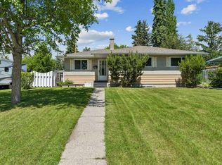 1306 S 87th Ave SW, Calgary, AB T2V 0W3
