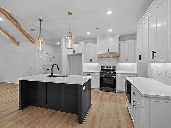 4th image of 2 Ellwood Cir