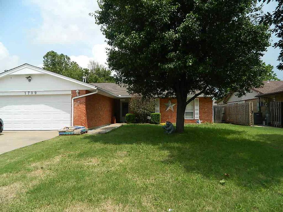 1st image of 1709 NW Gray Warr Pl