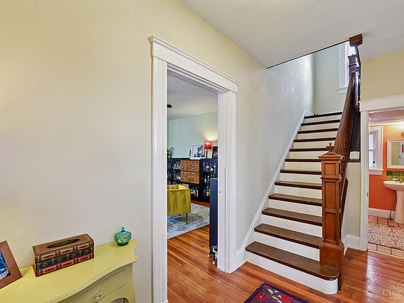4th image of 3028 Montclair Ave