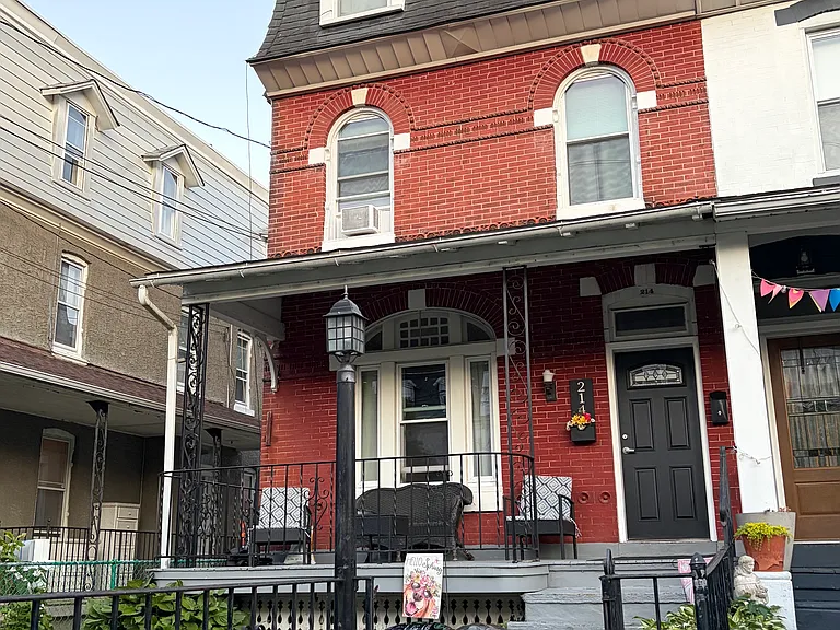 214 Rochelle Ave #1 — Photo 10