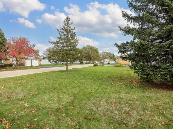 601 McCarthy St, Lemont, IL 60439