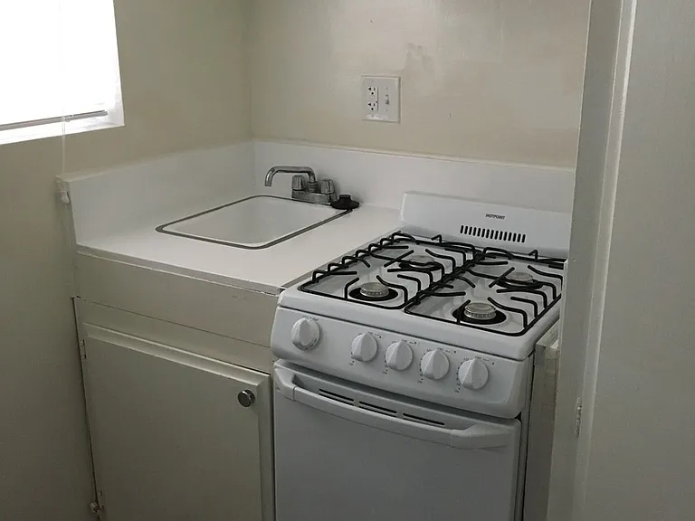 9040 Burke St — Photo 2