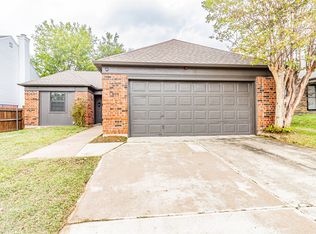 4637 Feathercrest Dr, Fort Worth, TX 76137