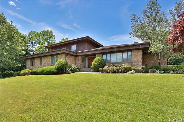 1st image of 2 Deerfield Ln