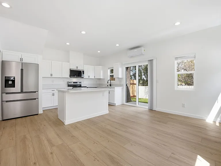 6414 Cleo St — Photo 2