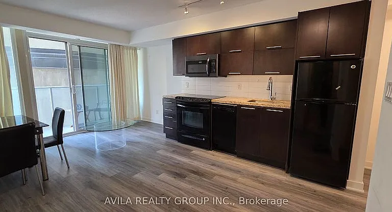 126 Simcoe St #301 — Photo 23