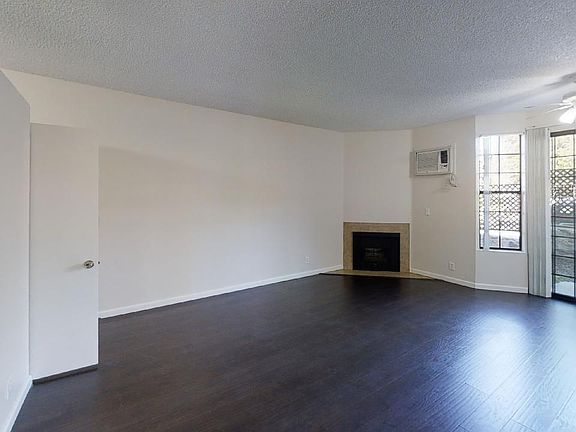 3rd image of 10256 McClemont Ave APT 102