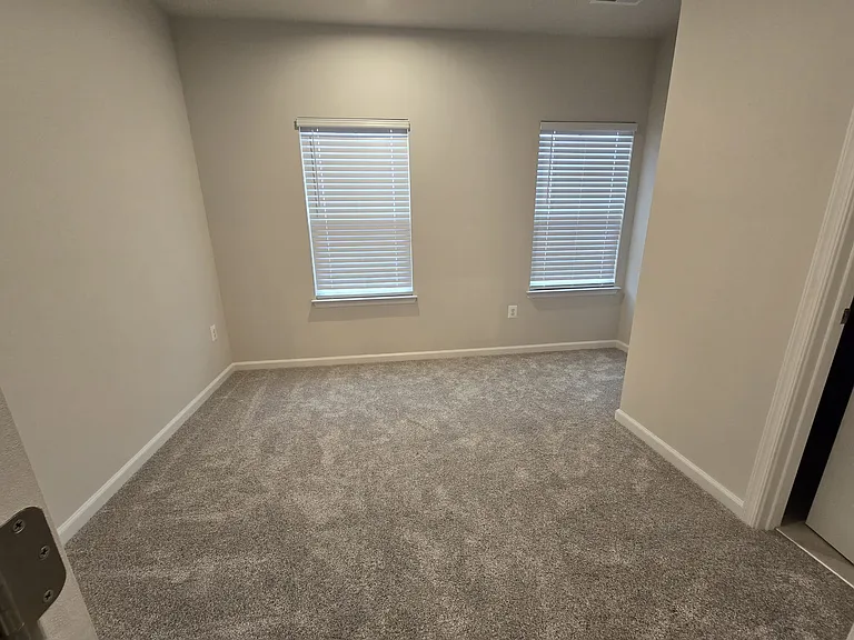 4928 Dunhaven Dr — Photo 34