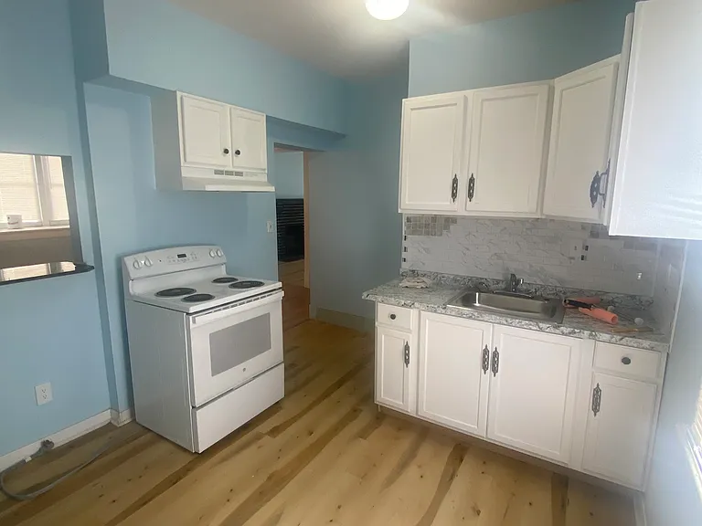 430 Langdon St — Photo 11